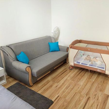 Aweshome City Apartment - 3 Bedrooms And Free Parking Debrecen Ngoại thất bức ảnh