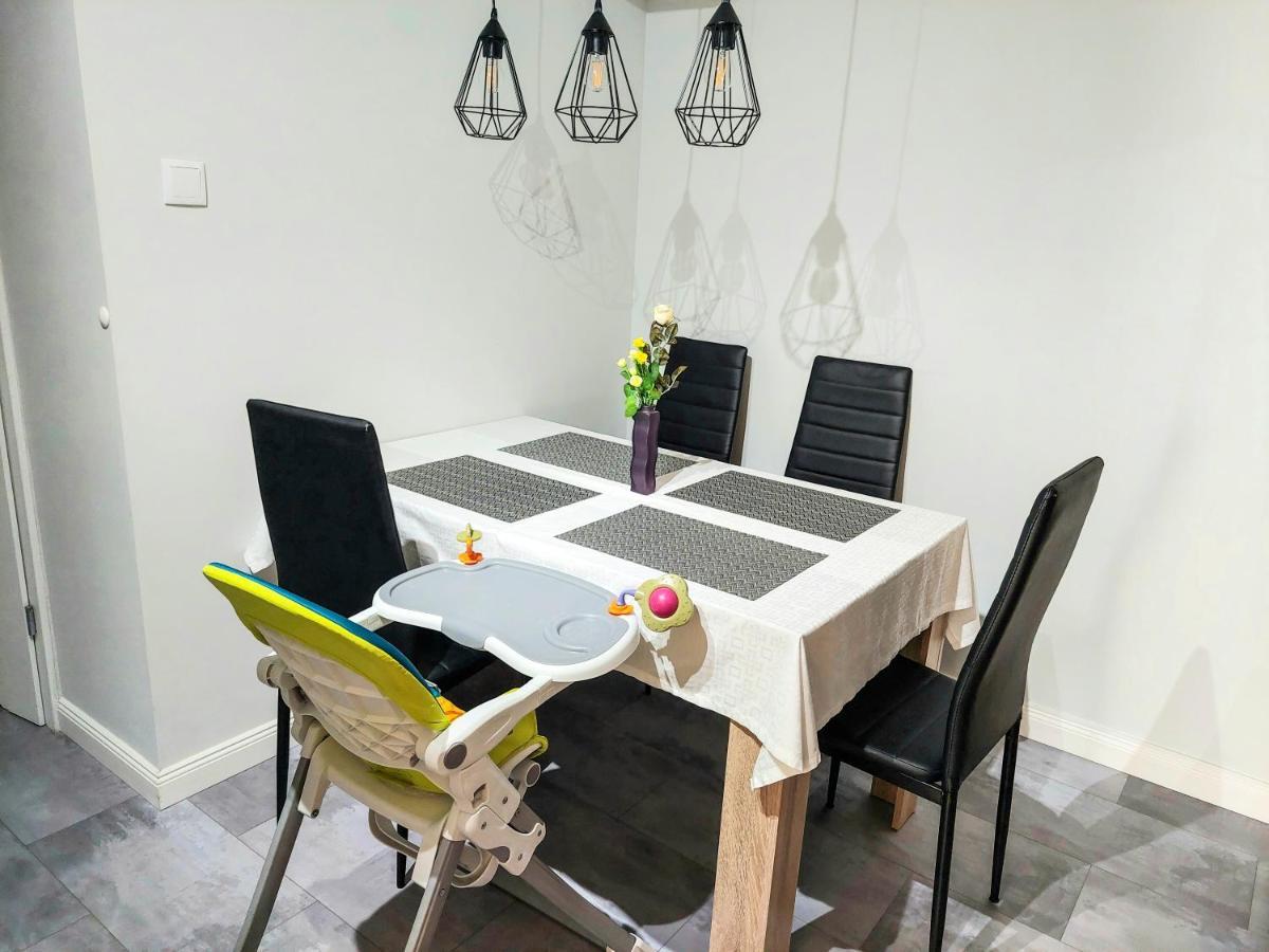 Aweshome City Apartment - 3 Bedrooms And Free Parking Debrecen Ngoại thất bức ảnh