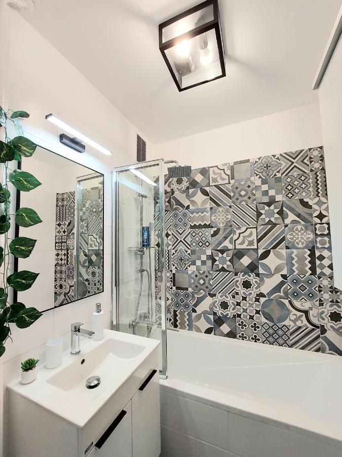 Aweshome City Apartment - 3 Bedrooms And Free Parking Debrecen Ngoại thất bức ảnh