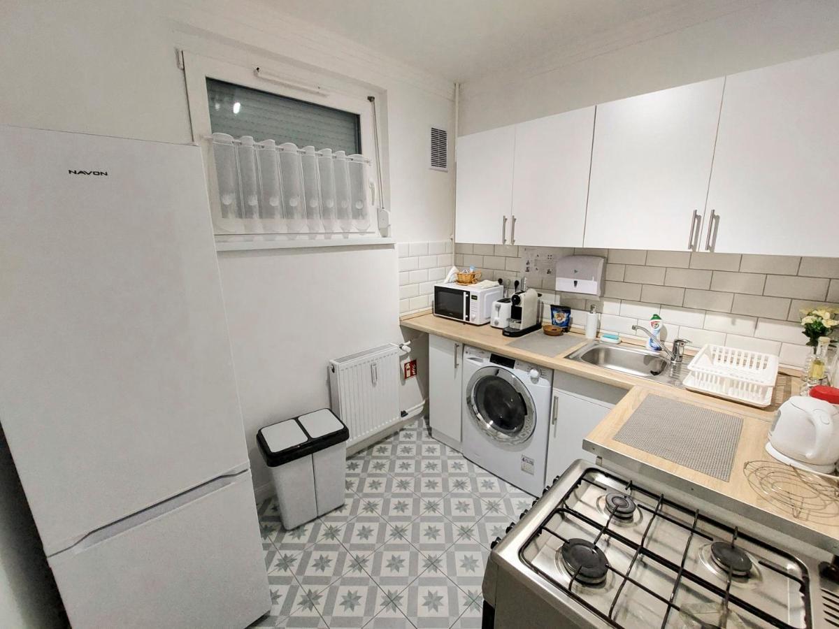 Aweshome City Apartment - 3 Bedrooms And Free Parking Debrecen Ngoại thất bức ảnh