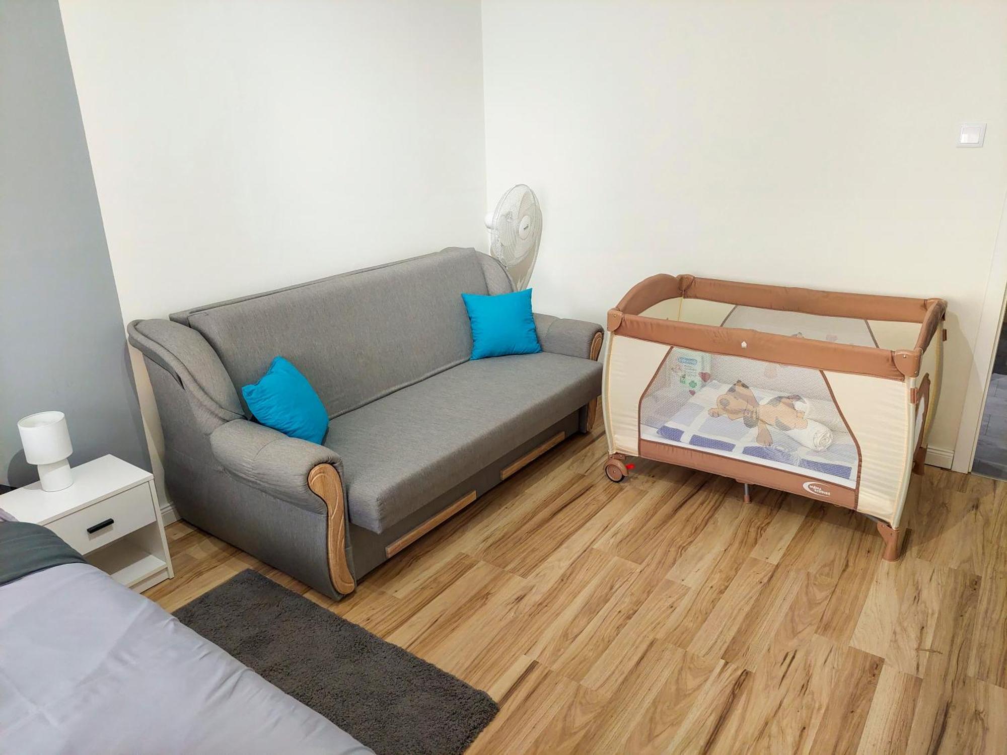 Aweshome City Apartment - 3 Bedrooms And Free Parking Debrecen Ngoại thất bức ảnh