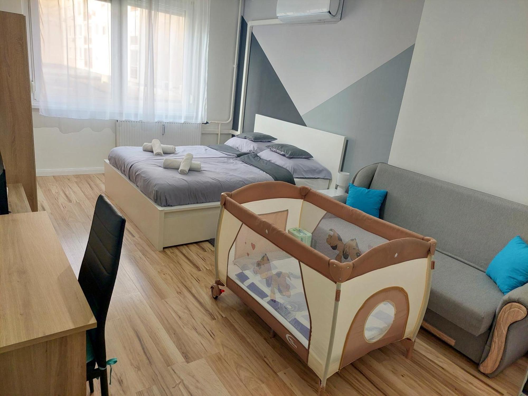 Aweshome City Apartment - 3 Bedrooms And Free Parking Debrecen Ngoại thất bức ảnh